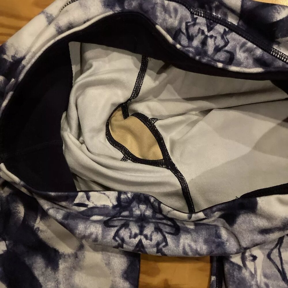Lululemon Size 8 Tie Dye Low Rise Leggings Dark Blue/purple - Picture 3 of 5
